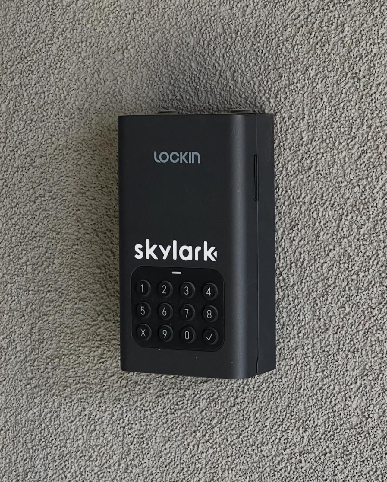 Skylark - Zurich Studio With Terrace & Mountain View Brassó Kültér fotó